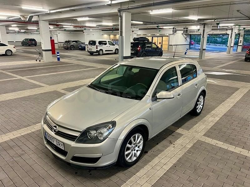 Usado Opel Astra Cosmo 120 CV (88 kW) 2005 Beige Berlina