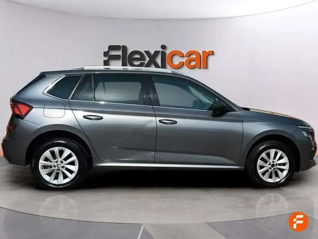 Usado Skoda Kamiq Selection 116 CV (85 kW) 2024 Gris SUV