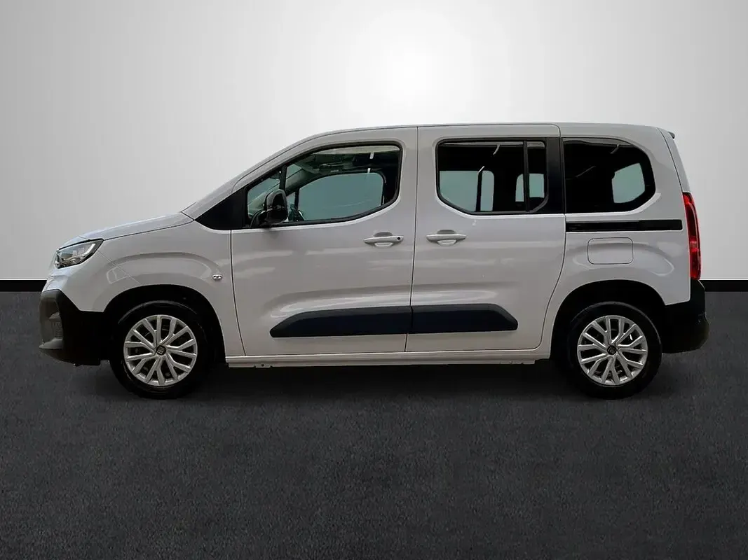 Usado Fiat Doblò Feel 101 CV (74 kW) 2024 Verde Monovolumen