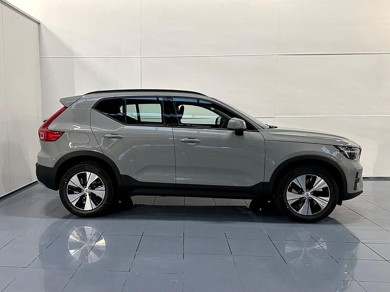 Nuevo Volvo XC40 163 CV (119 kW) 2025 Gris / plata SUV