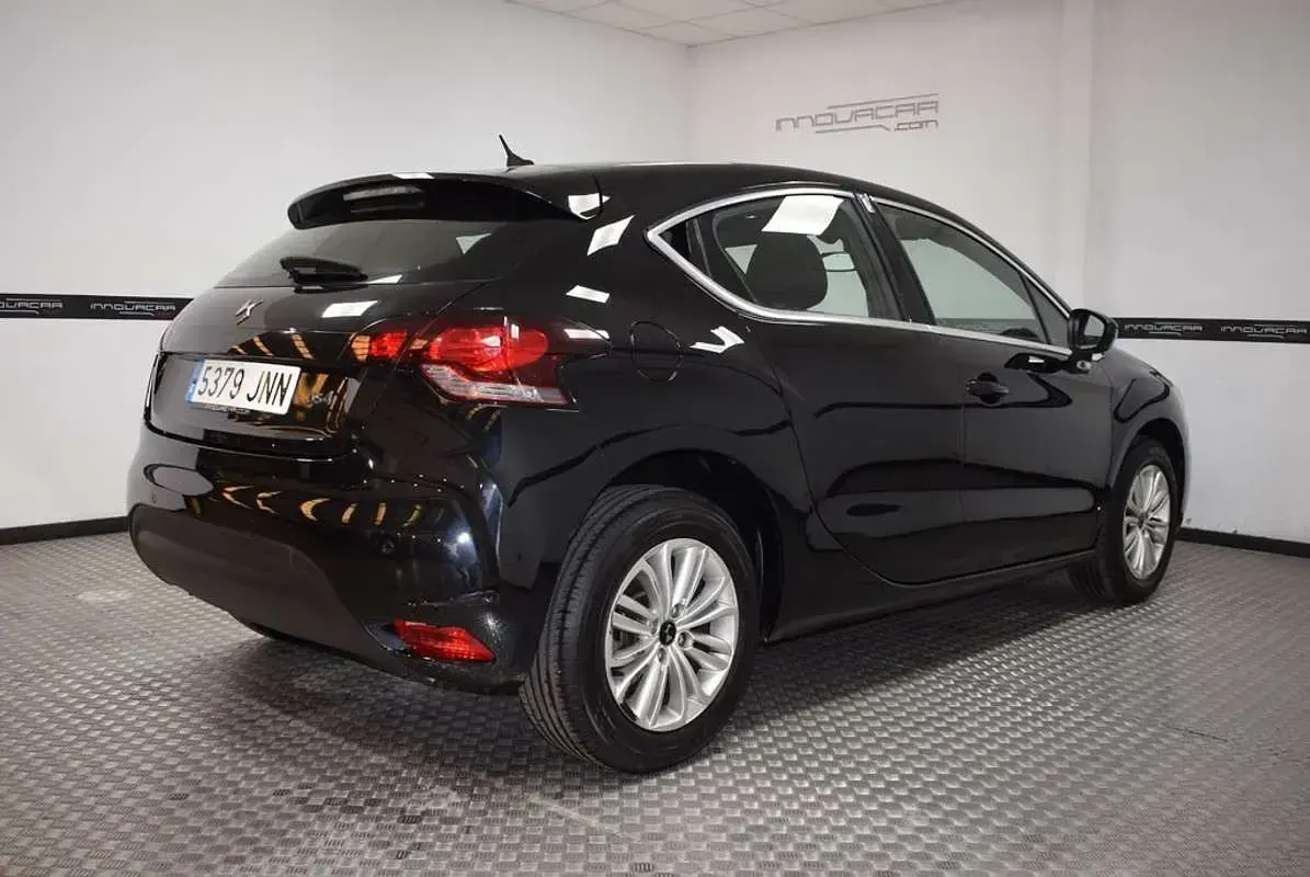Usado DS Automobiles DS4 Style 120 CV (88 kW) 2016 Negro Utilitario