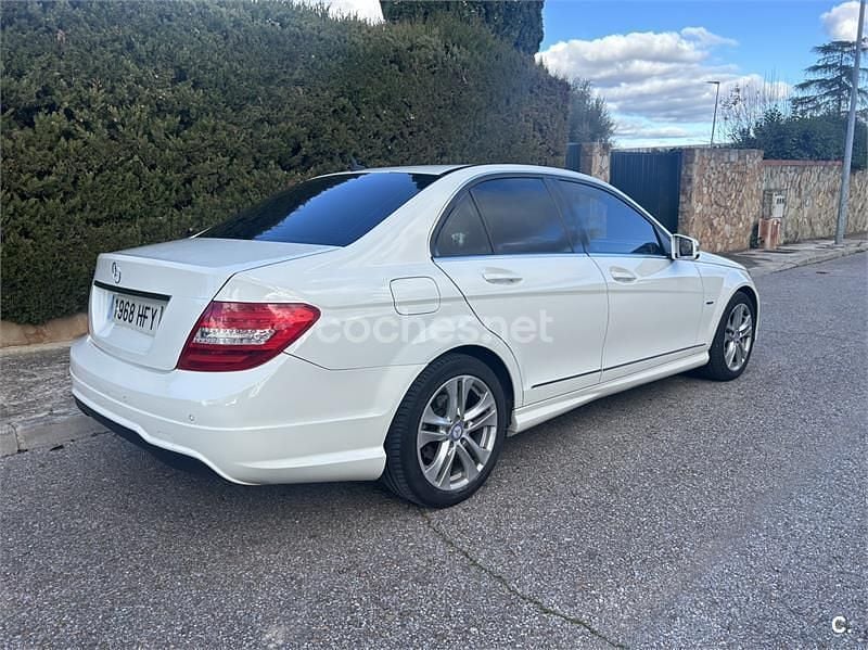 Käytetty Mercedes C200 136 HP (100 kW) 2012 Valkoinen Sedan