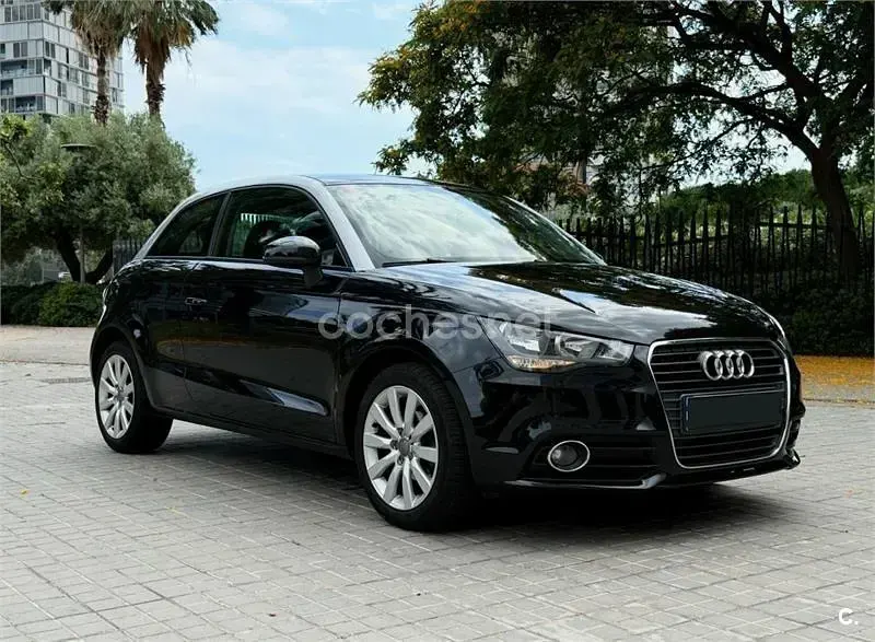 Usado Audi A1 Attraction 86 CV (63 kW) 2014 Negro Utilitario