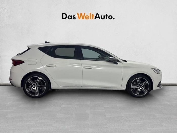 Usado Seat Leon FR 131 CV (96 kW) 2022 Blanco Utilitario