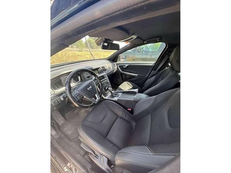 Usado Volvo V60 Momentum 181 CV (133 kW) 2014 Azul Familiar