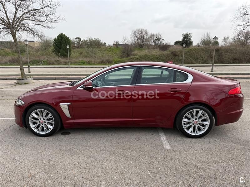 Usado Jaguar XF Luxury 190 CV (139 kW) 2014 Rojo Berlina