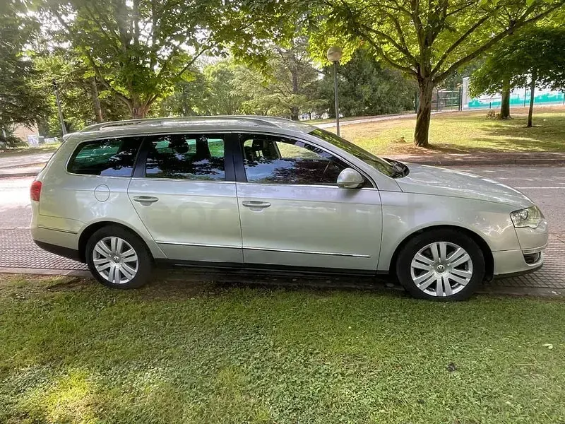Usado VW Passat Advance 140 CV (102 kW) 2007 Gris / plata Familiar