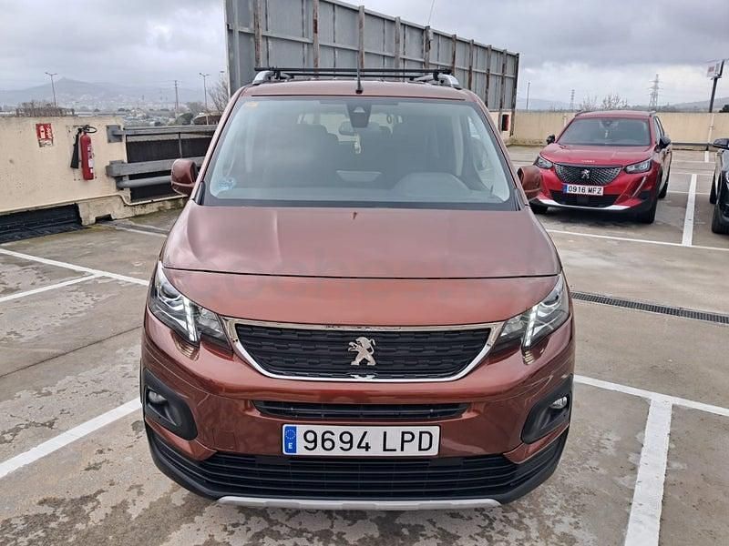 Usado Peugeot Rifter Allure 130 CV (95 kW) 2021 Granate Monovolumen