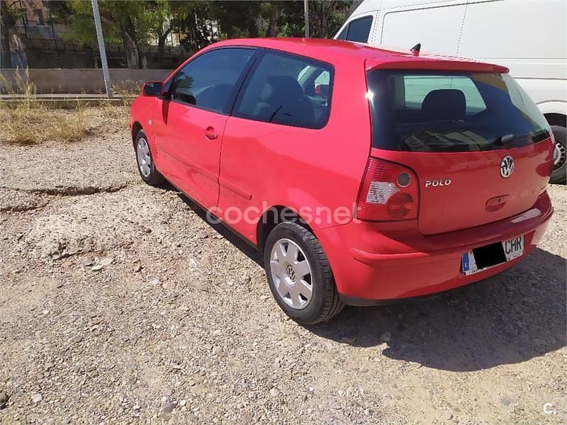 Usado VW Polo Trendline 75 CV (55 kW) 2003 Rojo Berlina