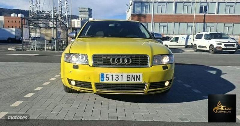 Usado Audi A4 180 CV (132 kW) 2001 Amarillo Berlina