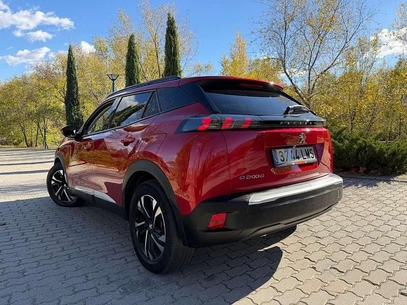 Usado Peugeot e-2008 Allure 100 kW (136 CV) 2021 Rojo SUV