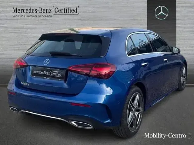 Usado Mercedes A180 116 CV (85 kW) 2024 Azul espectra Berlina