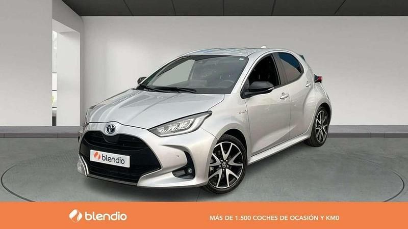 Gris Usado 2021 Toyota Yaris Hybrid Plus Utilitario | 17.160 € (Precio justo) - Imagen 1/4