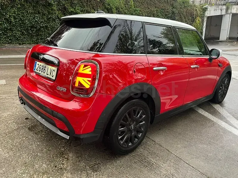 Begagnad Mini Cooper 136 HK (100 kW) 2022 Röd Halvkombi