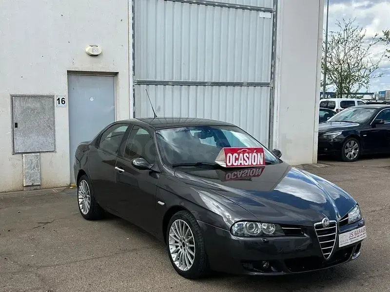 Usado Alfa Romeo 156 Distinctive 150 CV (110 kW) 2006 Gris / plata Berlina