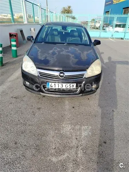 Usado Opel Astra Cosmo 120 CV (88 kW) 2009 Negro Berlina