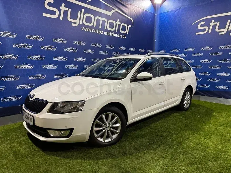 Usado Skoda Octavia Style 116 CV (85 kW) 2017 Blanco Familiar