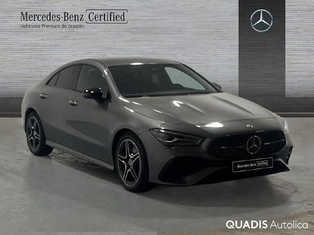 Usado Mercedes CLA220 AMG line 190 CV (139 kW) 2025 Gris montaña Berlina