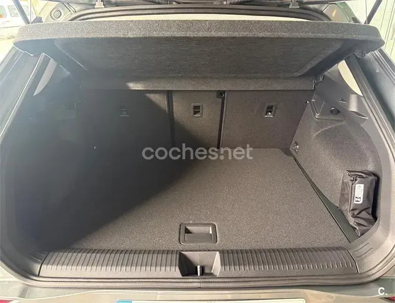 Usado VW T-Roc 150 CV (110 kW) 2026 Gris / plata SUV