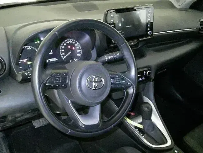 Usado Toyota Yaris Active 116 CV (85 kW) 2022 Blanco Utilitario