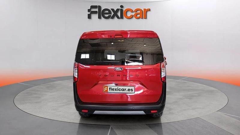 Usado Ford Tourneo Courier Titanium 125 CV (91 kW) 2025 Rojo Monovolumen