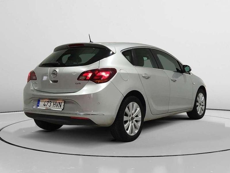 Usado Opel Astra Selective 132 CV (97 kW) 2014 Gris Utilitario