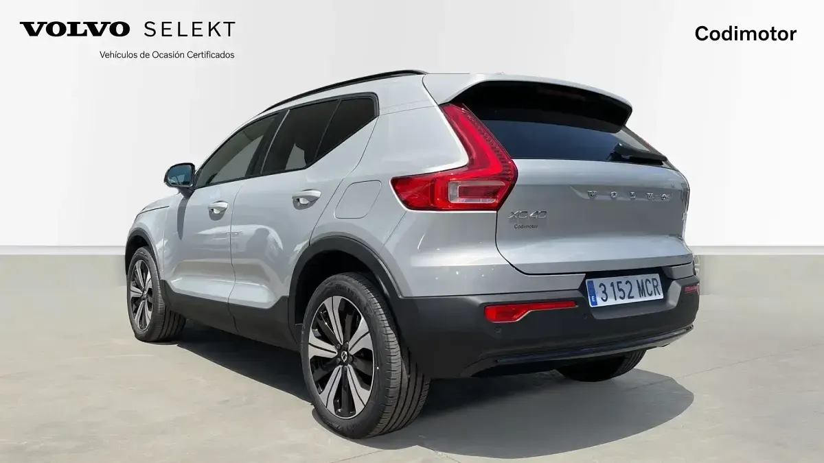 Usado Volvo XC40 Plus 185 kW (252 CV) 2022 Plateado SUV