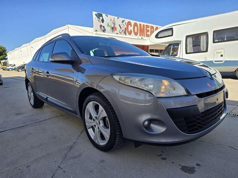 Usado Renault Mégane GrandTour Dynamique 110 HP (80 kW) 2012 Cinzento Carrinha