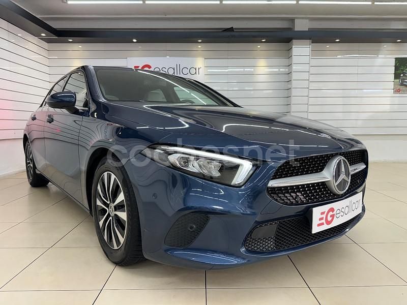 Usado Mercedes A180 116 CV (85 kW) 2019 Azul Berlina