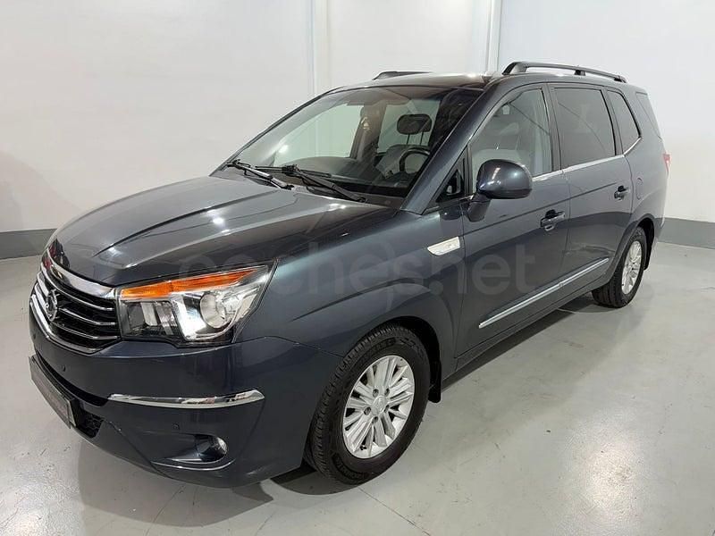 Usado Ssangyong (KGM) Rodius 178 CV (130 kW) 2018 Gris / plata Monovolumen