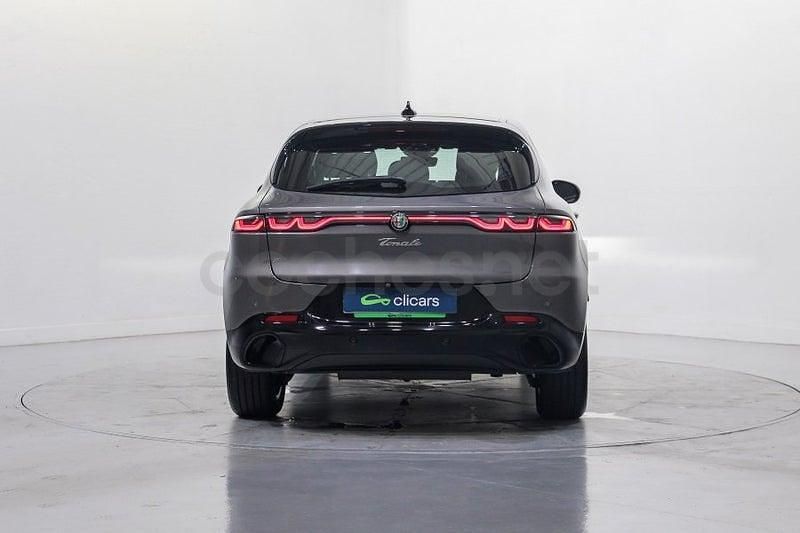 Usado Alfa Romeo Tonale Sprint 130 CV (95 kW) 2024 Gris / plata SUV