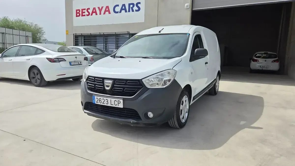 Usado Dacia Dokker Essentiel 100 CV (73 kW) 2019 Blanco Monovolumen