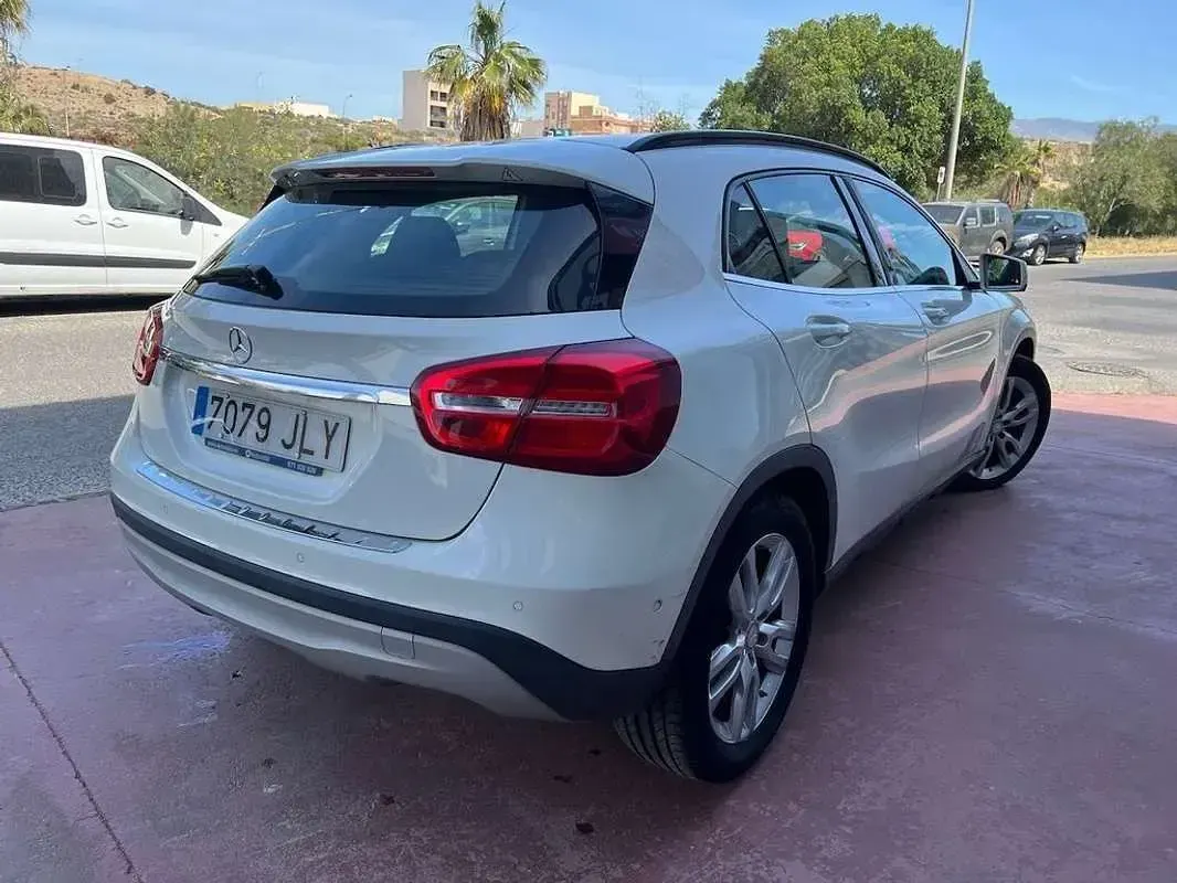 Usado Mercedes GLA200 Style 136 CV (100 kW) 2016 Blanco SUV