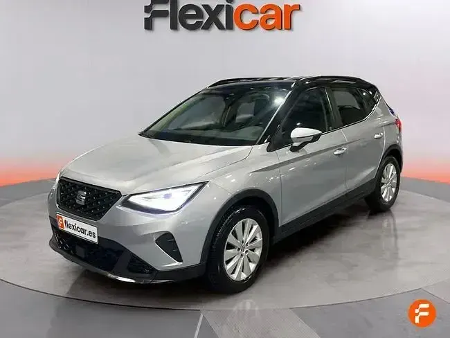 Usado Seat Arona Style 110 CV (80 kW) 2022 Gris SUV