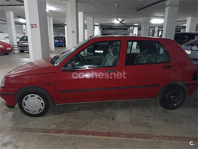 Usado Renault Clio 80 CV (58 kW) 1993 Rojo Berlina