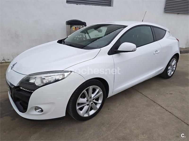 Usado Renault Mégane Dynamique 110 CV (80 kW) 2012 Blanco Berlina