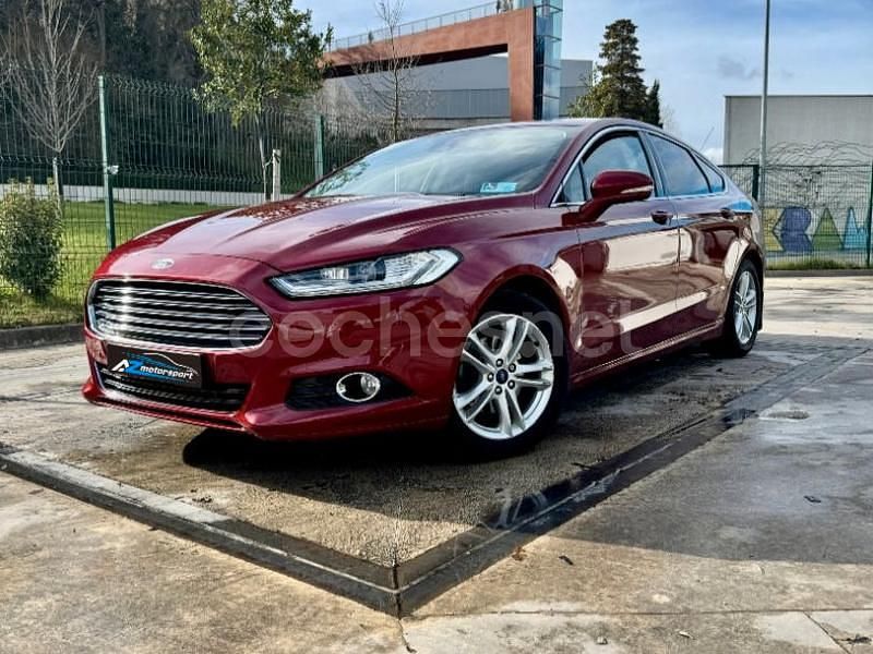 Granate Usado 2016 Ford Mondeo Titanium Berlina | 13.000 € (Precio justo) - Imagen 1/4