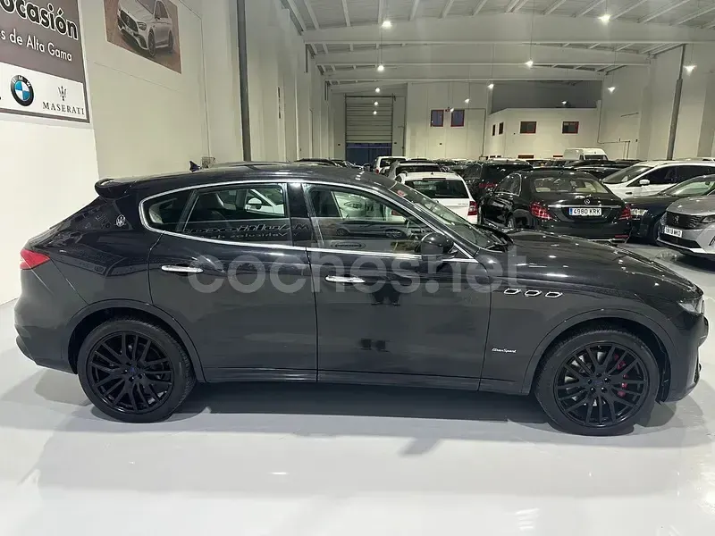 Usado Maserati Levante 350 CV (257 kW) 2018 Negro SUV