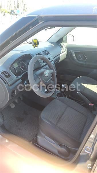 Usado Skoda Fabia Active 60 CV (44 kW) 2014 Gris / plata Berlina