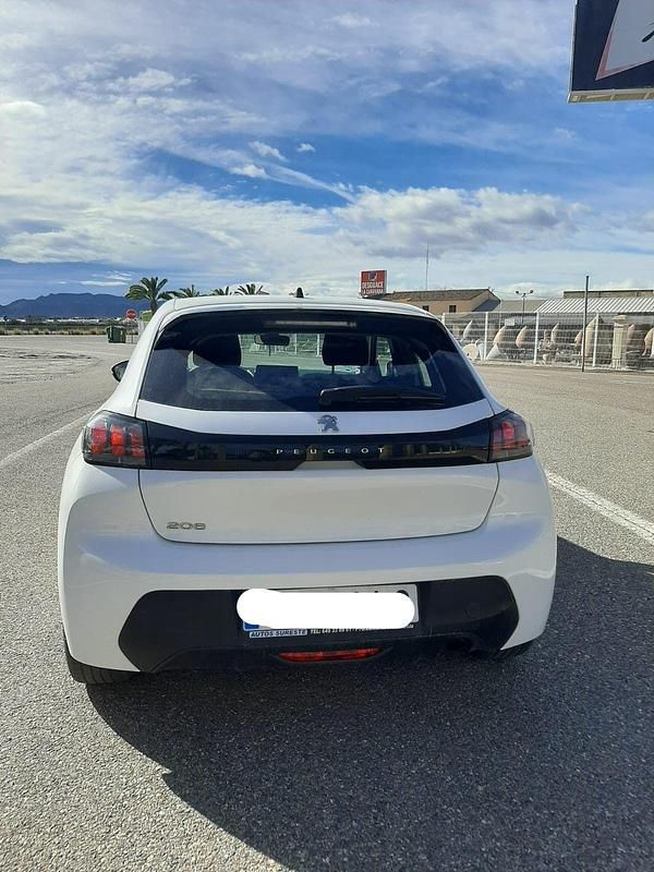 Usado Peugeot 208 Active 100 CV (73 kW) 2020 Blanco Utilitario