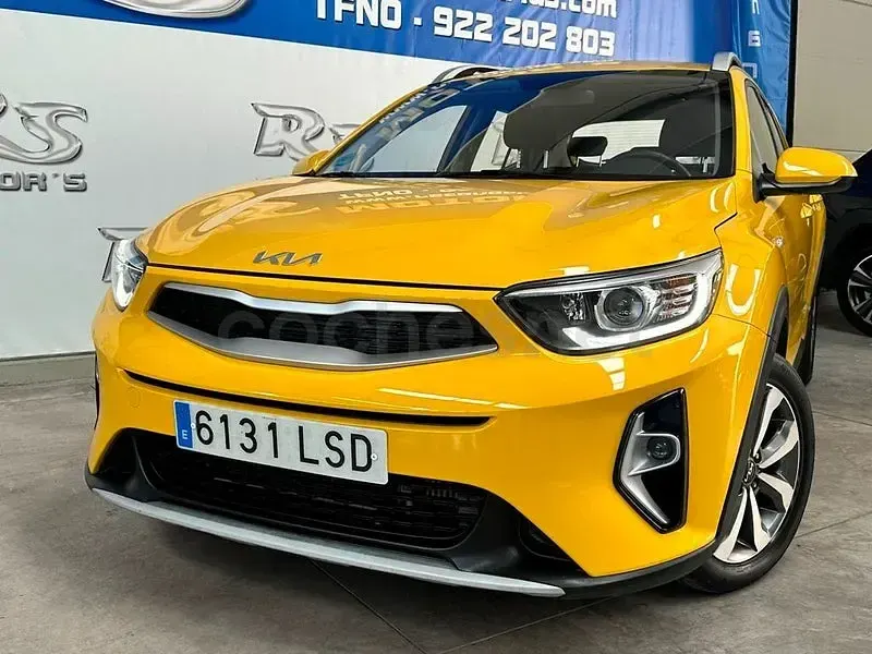 Usado Kia Stonic 100 CV (73 kW) 2021 Amarillo SUV