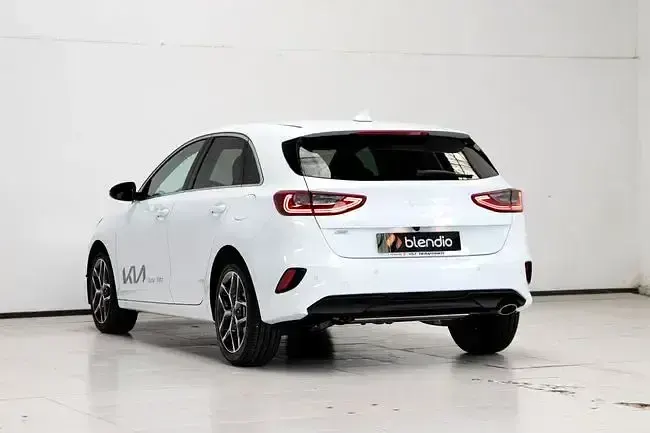 Usado Kia Ceed 160 CV (117 kW) 2024 Gris Utilitario