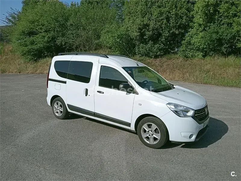 Usado Dacia Dokker Essentiel 95 CV (69 kW) 2019 Blanco Monovolumen