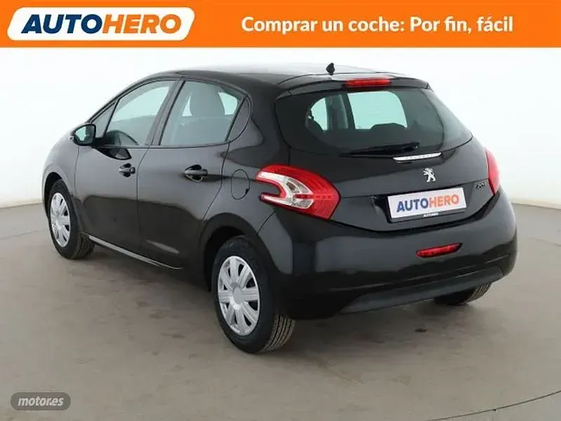 Usado Peugeot 208 Active 82 CV (60 kW) 2014 Negro Utilitario