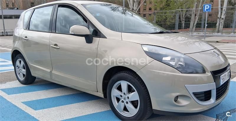 Usado Renault Scénic III 110 CV (80 kW) 2011 Beige Monovolumen