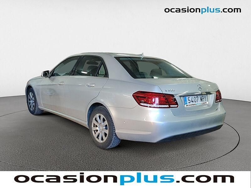Usado Mercedes E200 136 CV (100 kW) 2015 Gris plata Berlina