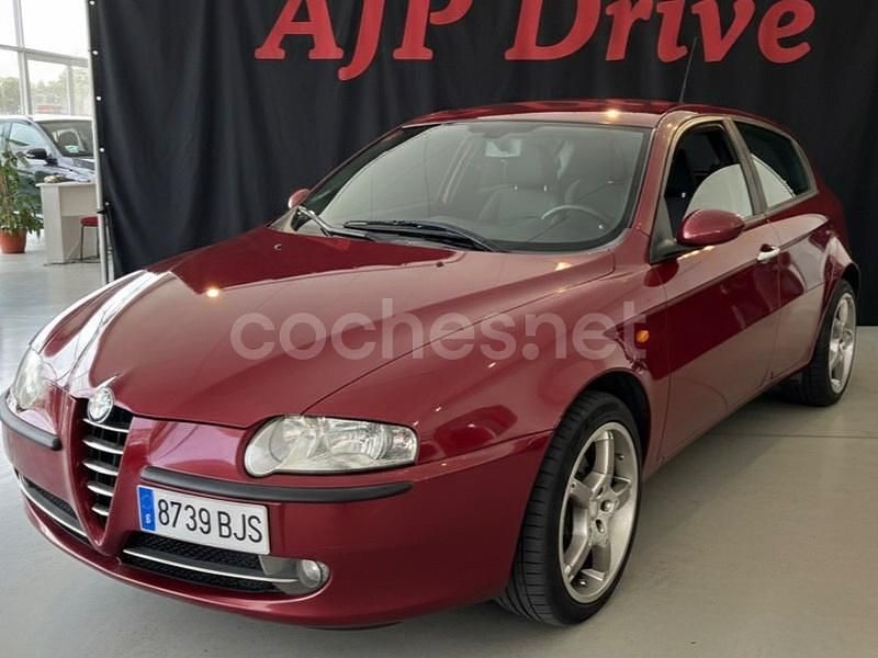 Usado Alfa Romeo 147 Distinctive 120 CV (88 kW) 2002 Granate Utilitario