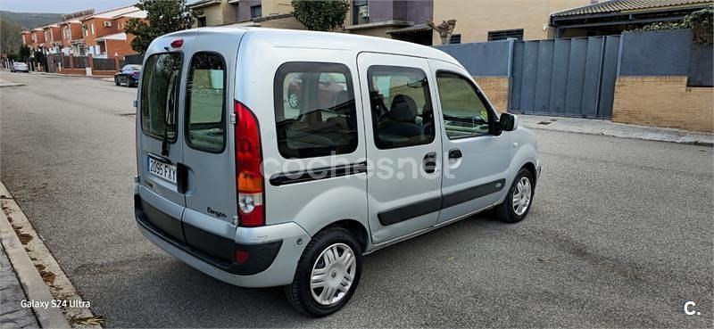 Usado Renault Kangoo Expression 85 CV (62 kW) 2008 Gris / plata Familiar