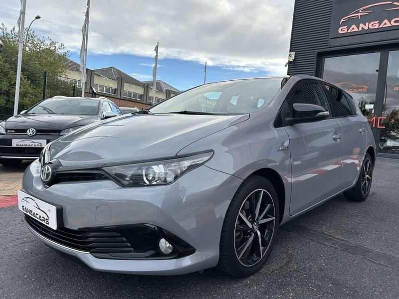 Usado Toyota Auris Hybrid Edition 136 CV (100 kW) 2019 Gris Utilitario