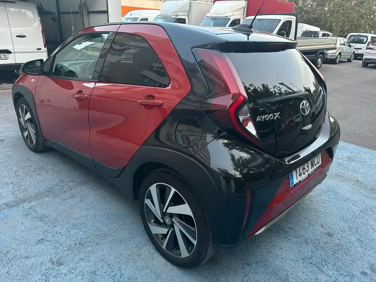 Usado Toyota Aygo X Edition 72 CV (52 kW) 2022 Rojo SUV